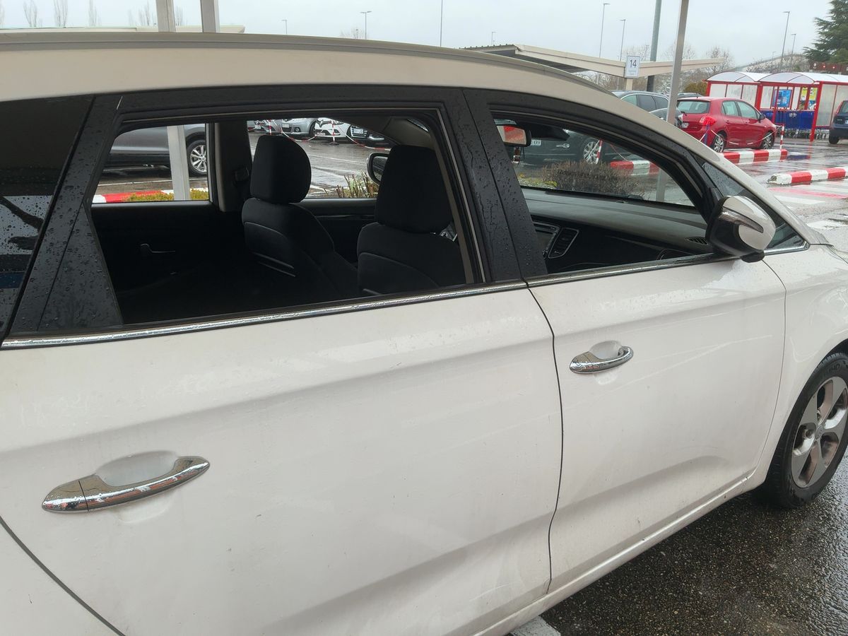Kia Carens 2016 — photo 11