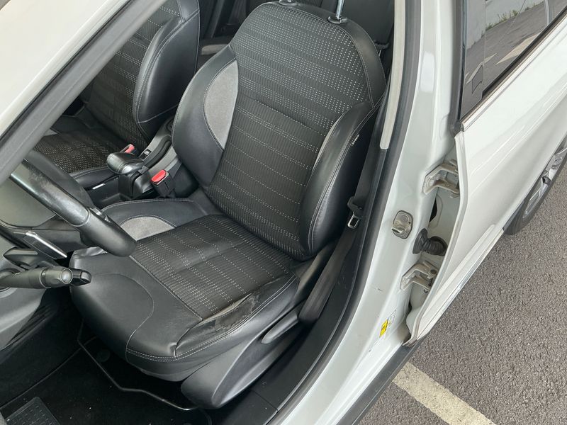 Peugeot 2008 1.6 e-HDi Allure 2015 – снимка 23