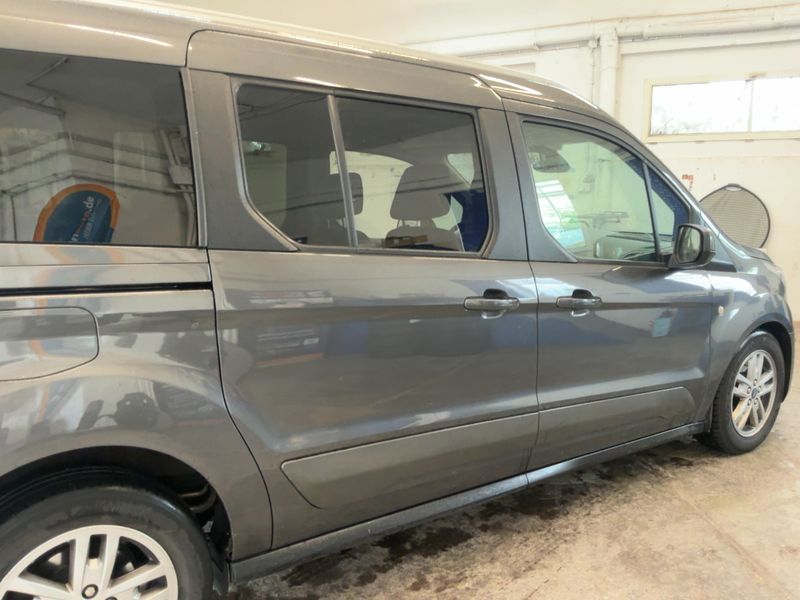 Ford Grand Tourneo Connect 1.5 TDCi EcoBlue Titanium — zdjęcie 7