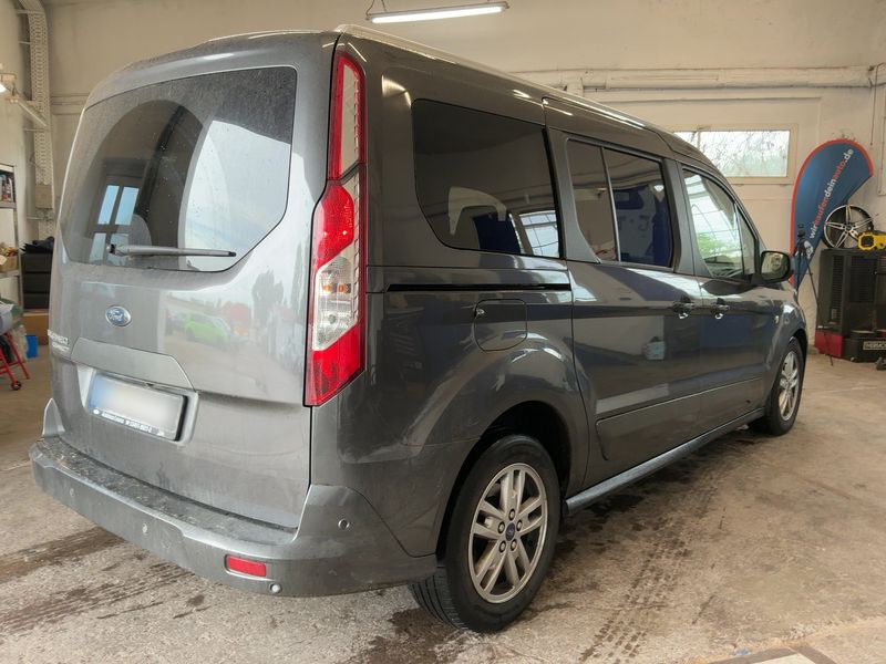 Ford Grand Tourneo Connect 1.5 TDCi EcoBlue Titanium — zdjęcie 6