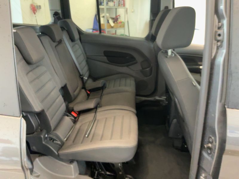 Ford Grand Tourneo Connect 1.5 TDCi EcoBlue Titanium — zdjęcie 14