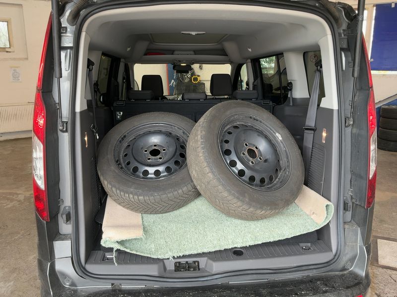 Ford Grand Tourneo Connect 1.5 TDCi EcoBlue Titanium — zdjęcie 10