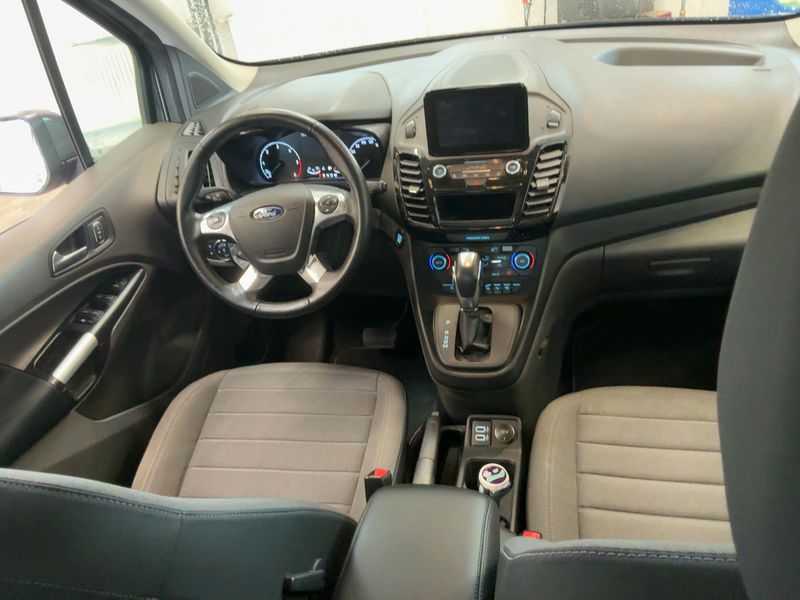Ford Grand Tourneo Connect 1.5 TDCi EcoBlue Titanium — zdjęcie 12