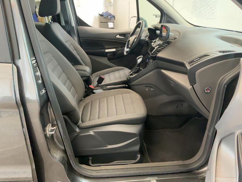 Ford Grand Tourneo Connect 1.5 TDCi EcoBlue Titanium — zdjęcie 11