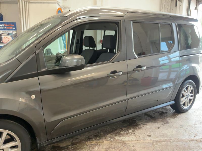 Ford Grand Tourneo Connect 1.5 TDCi EcoBlue Titanium — zdjęcie 4
