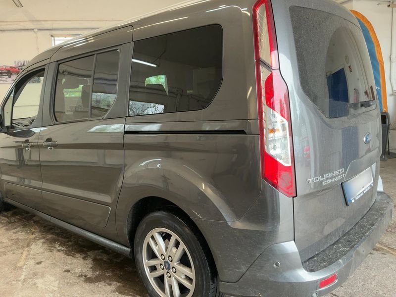 Ford Grand Tourneo Connect 1.5 TDCi EcoBlue Titanium — zdjęcie 3