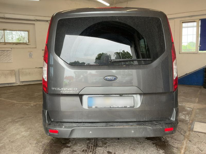 Ford Grand Tourneo Connect 1.5 TDCi EcoBlue Titanium — zdjęcie 5