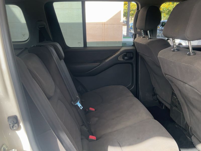 Nissan Pathfinder 2.5 dCi SE — zdjęcie 14
