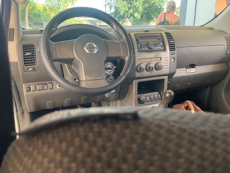 Nissan Pathfinder 2.5 dCi SE — zdjęcie 12