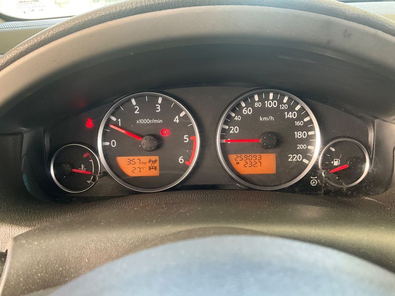Nissan Pathfinder 2.5 dCi SE — zdjęcie 13
