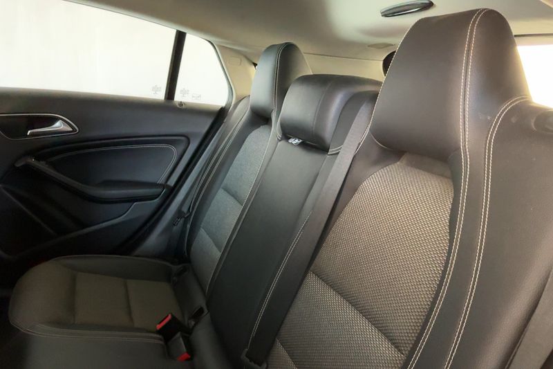 Mercedes-Benz CLA-Klasse CLA 180 d Shooting Brake Business — zdjęcie 14