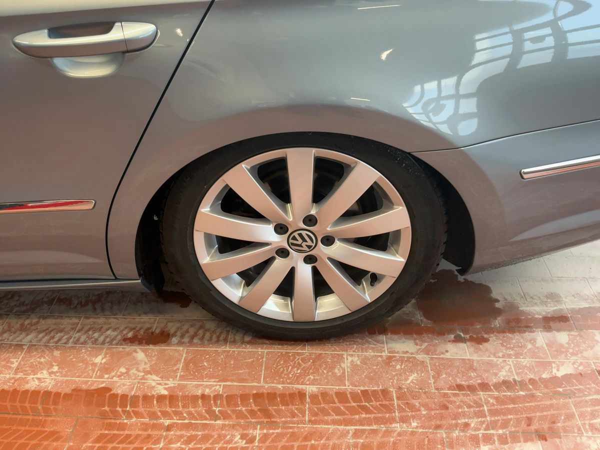 Volkswagen Passat 2010 — photo 6