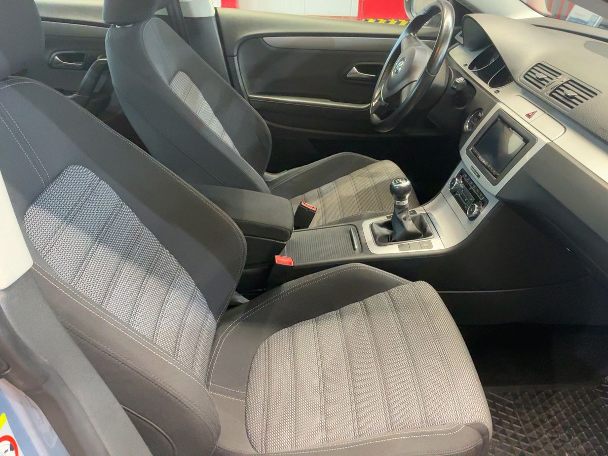 Volkswagen Passat 2010 — photo 17