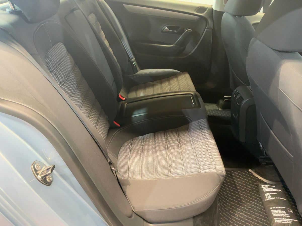 Volkswagen Passat 2010 — photo 20