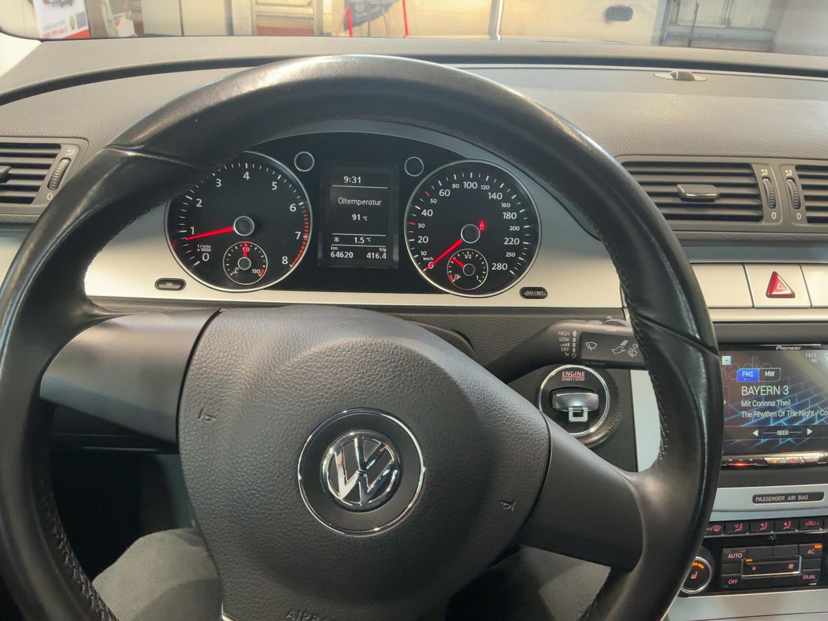 Volkswagen Passat 2010 — photo 19