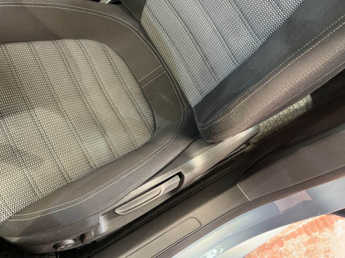 Volkswagen Passat 2010 — photo 30
