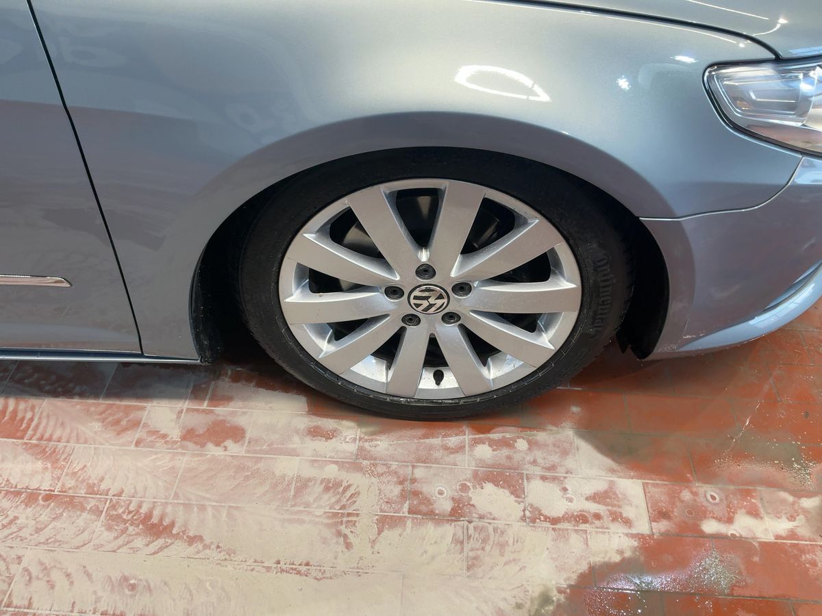 Volkswagen Passat 2010 — photo 12