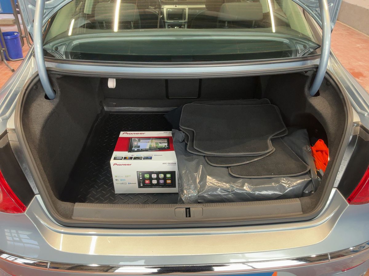 Volkswagen Passat 2010 — photo 16