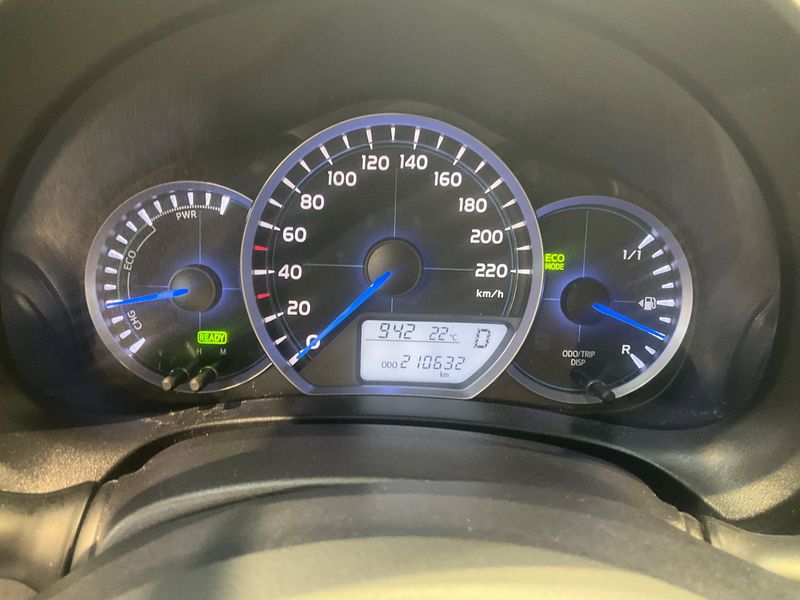 Toyota Yaris 1.5 Hybrid Club 2013 – снимка 18