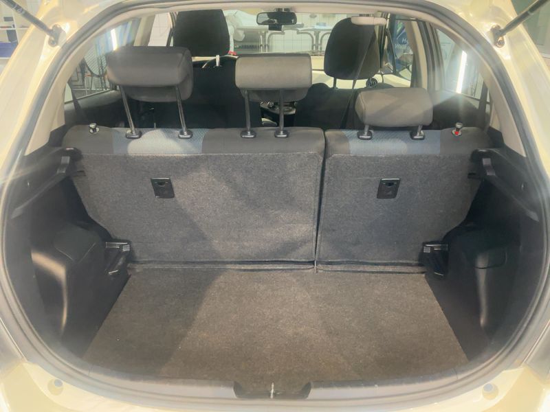 Toyota Yaris 1.5 Hybrid Club 2013 – снимка 15