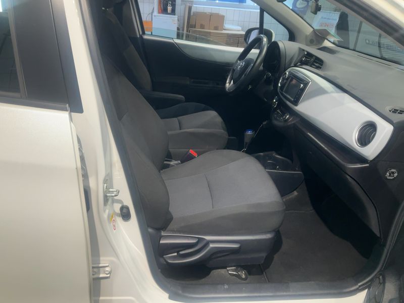 Toyota Yaris 1.5 Hybrid Club 2013 – снимка 16