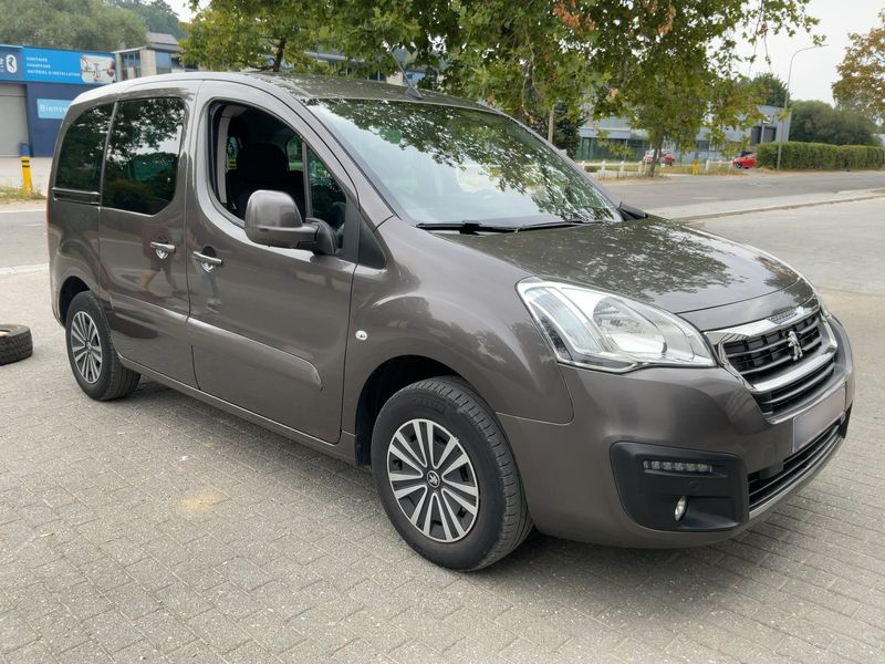 Peugeot Partner 1.2 PureTech Active — zdjęcie 8