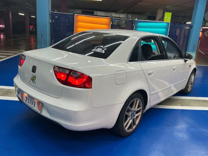 Seat Exeo 2.0 TDI Style 2009 – снимка 2