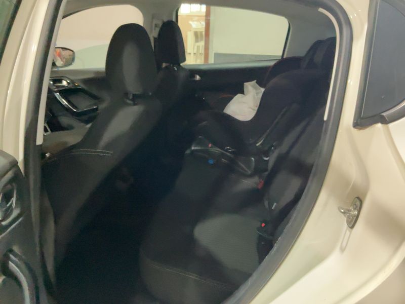 Peugeot 208 1.6 Blue-HDi Active — zdjęcie 14