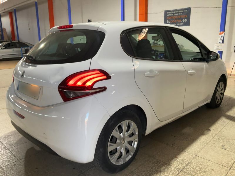 Peugeot 208 1.6 Blue-HDi Active — zdjęcie 6