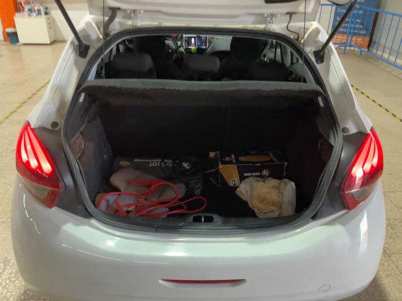 Peugeot 208 1.6 Blue-HDi Active — zdjęcie 10