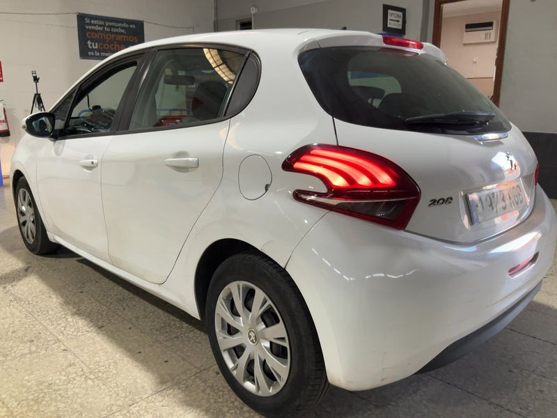 Peugeot 208 1.6 Blue-HDi Active — zdjęcie 3
