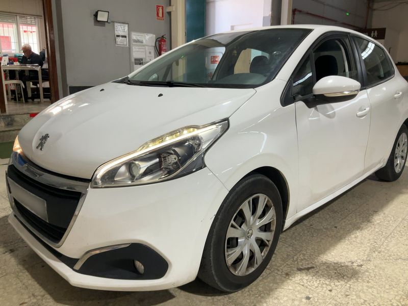 Peugeot 208 1.6 Blue-HDi Active — zdjęcie 1
