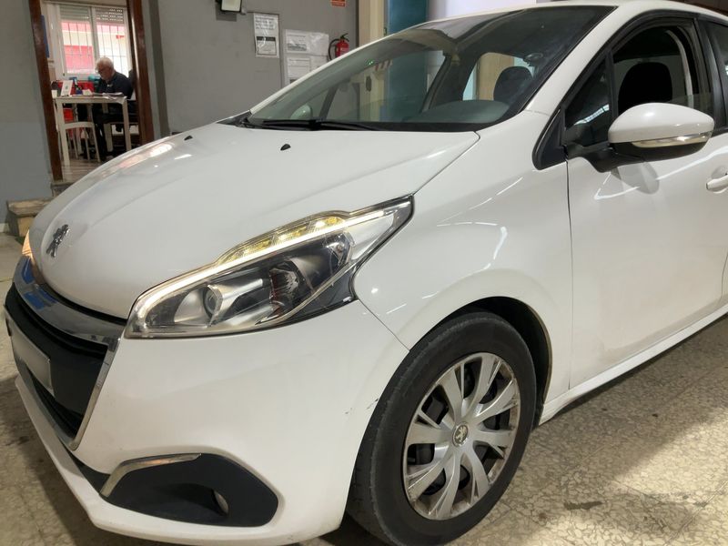 Peugeot 208 1.6 Blue-HDi Active — zdjęcie 2
