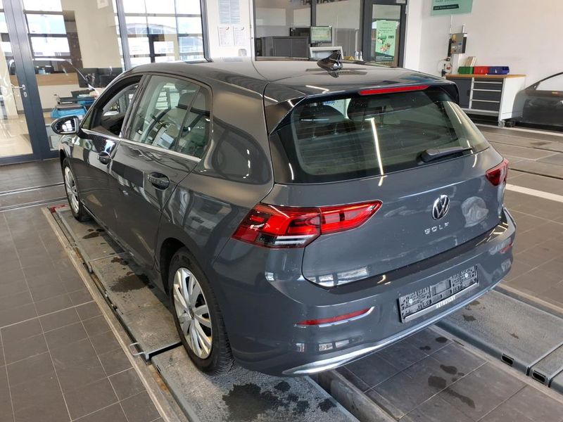Volkswagen Golf VIII 2.0 TSI Style — zdjęcie 14
