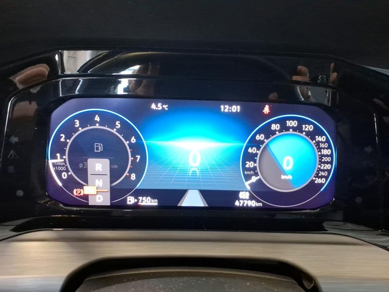 Volkswagen Golf VIII 2.0 TSI Style — zdjęcie 17