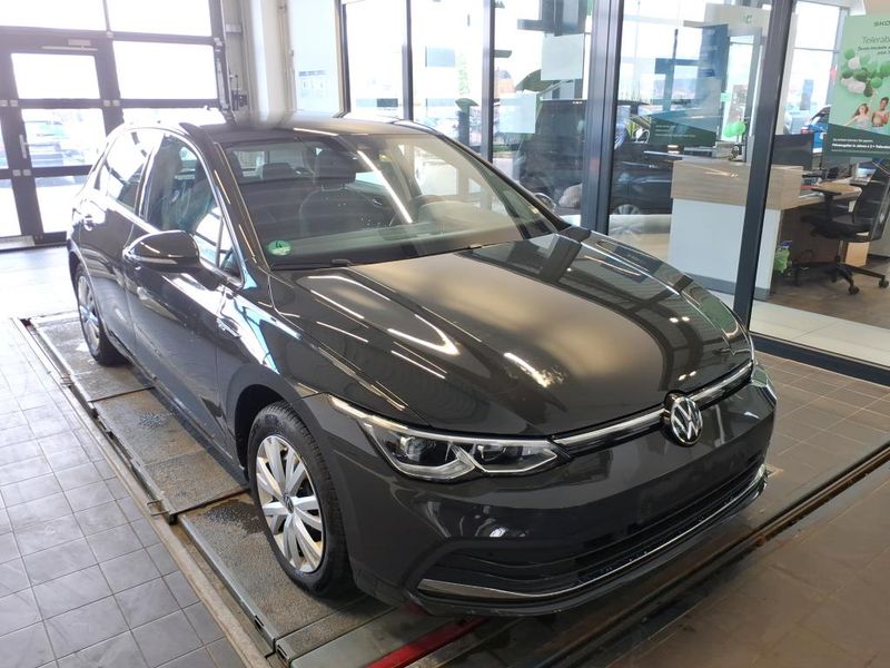 Volkswagen Golf VIII 2.0 TSI Style — zdjęcie 6