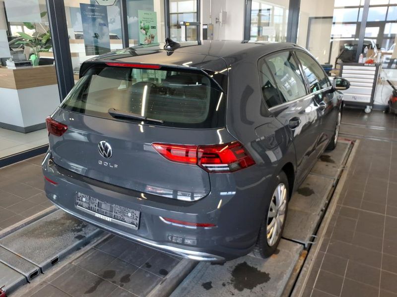 Volkswagen Golf VIII 2.0 TSI Style — zdjęcie 5