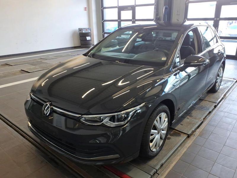 Volkswagen Golf VIII 2.0 TSI Style — zdjęcie 1