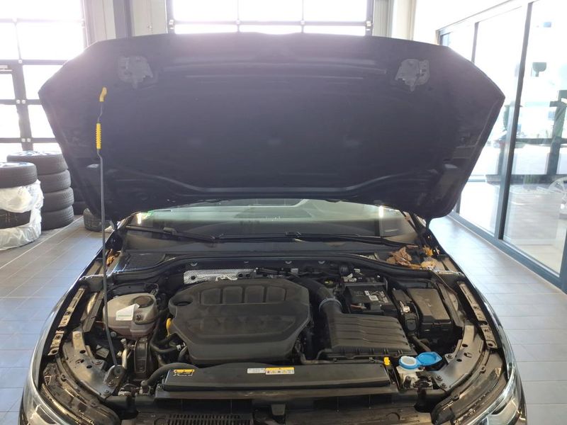 Volkswagen Golf VIII 2.0 TSI Style — zdjęcie 8