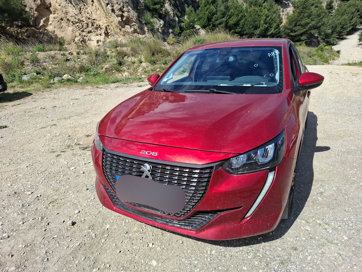Peugeot 208 2021 — photo 1