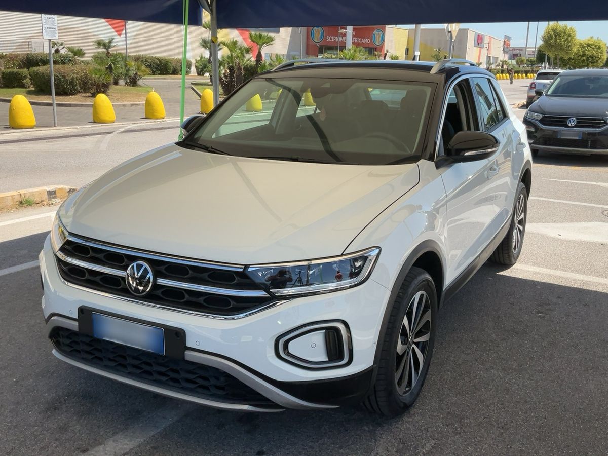 Volkswagen T-Roc 2024 — photo 1