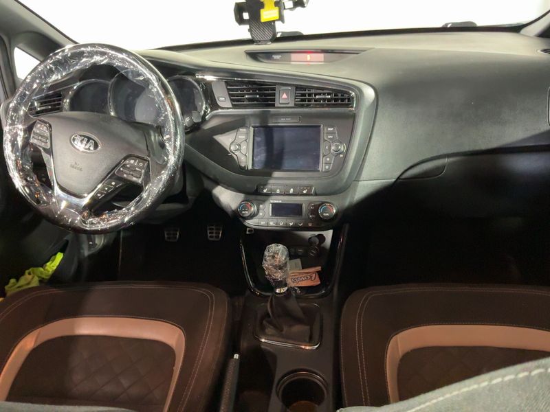 Kia cee'd 1.6 CRDi GT Line — zdjęcie 12