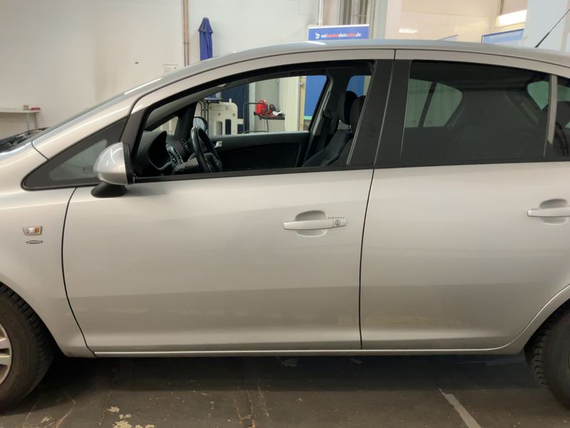 Opel Corsa 1.4 Satellite 2011 – снимка 4