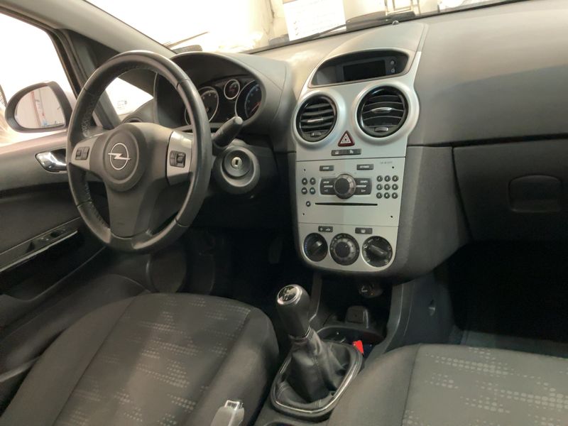 Opel Corsa 1.4 Satellite 2011 – снимка 17