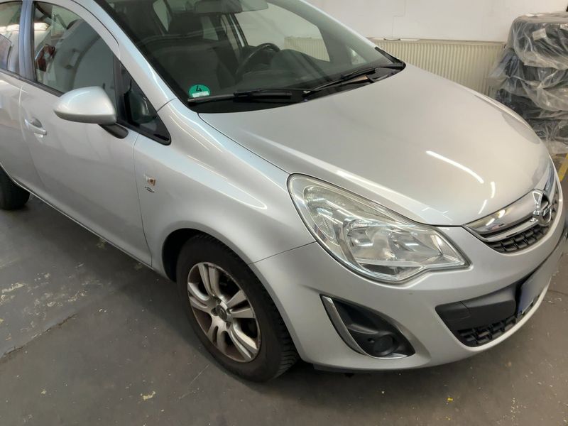 Opel Corsa 1.4 Satellite 2011 – снимка 12