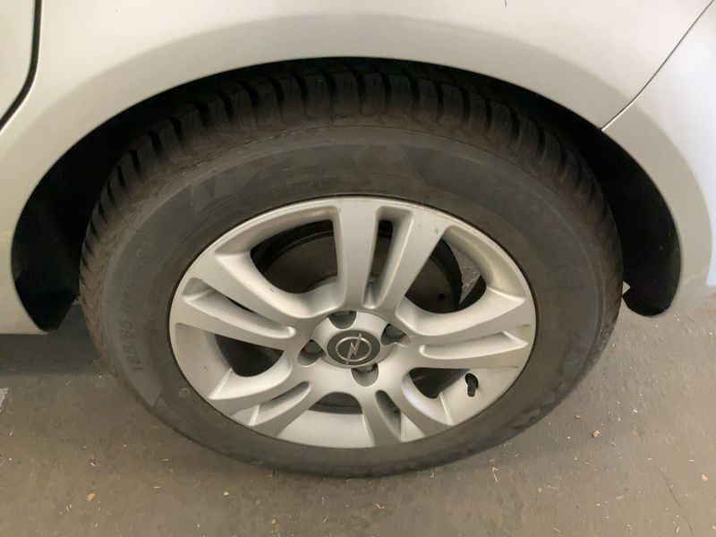 Opel Corsa 1.4 Satellite 2011 – снимка 5