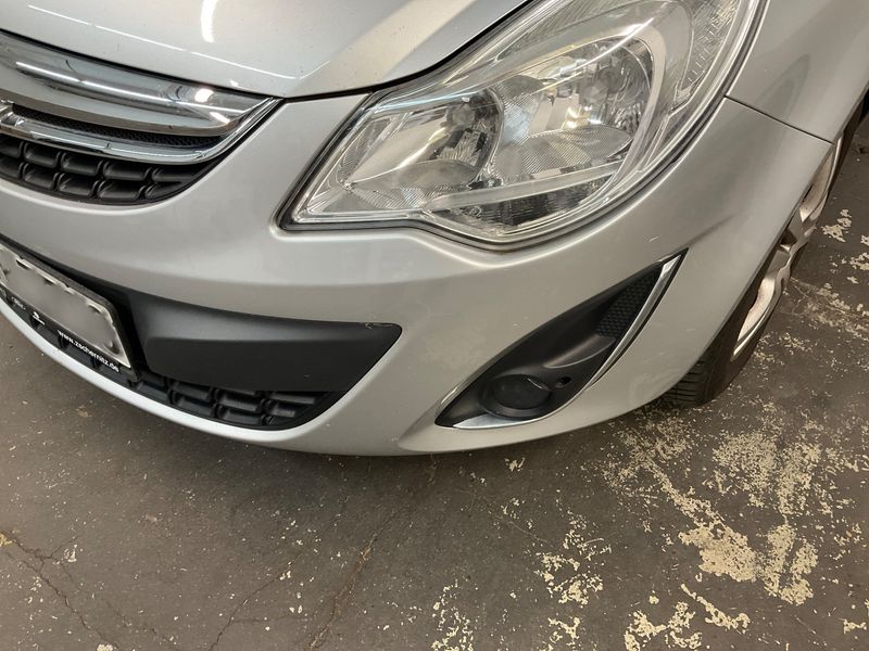 Opel Corsa 1.4 Satellite 2011 – снимка 27