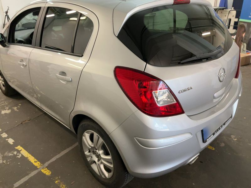 Opel Corsa 1.4 Satellite 2011 – снимка 6