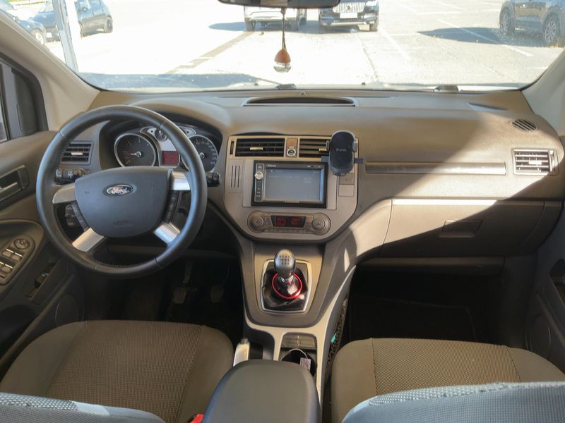 Ford Kuga 2.0 TDCi Trend — zdjęcie 12