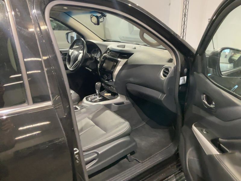 Nissan Navara Pick-up 2.5 dCi Double Cab LE 4x4 — zdjęcie 11